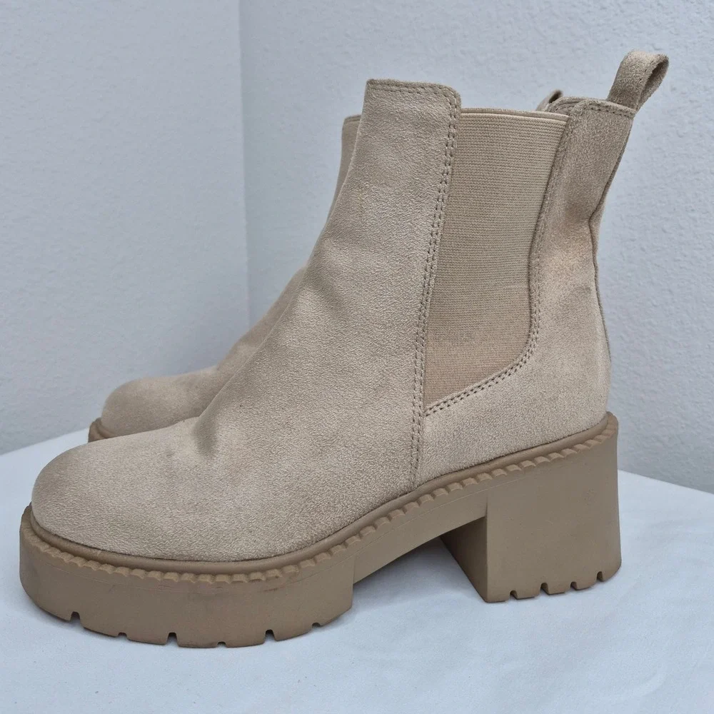 Madden Girl Dianna Sand Beige Lug Sole Platform Chelsea Ankle Boots Chunky 8M